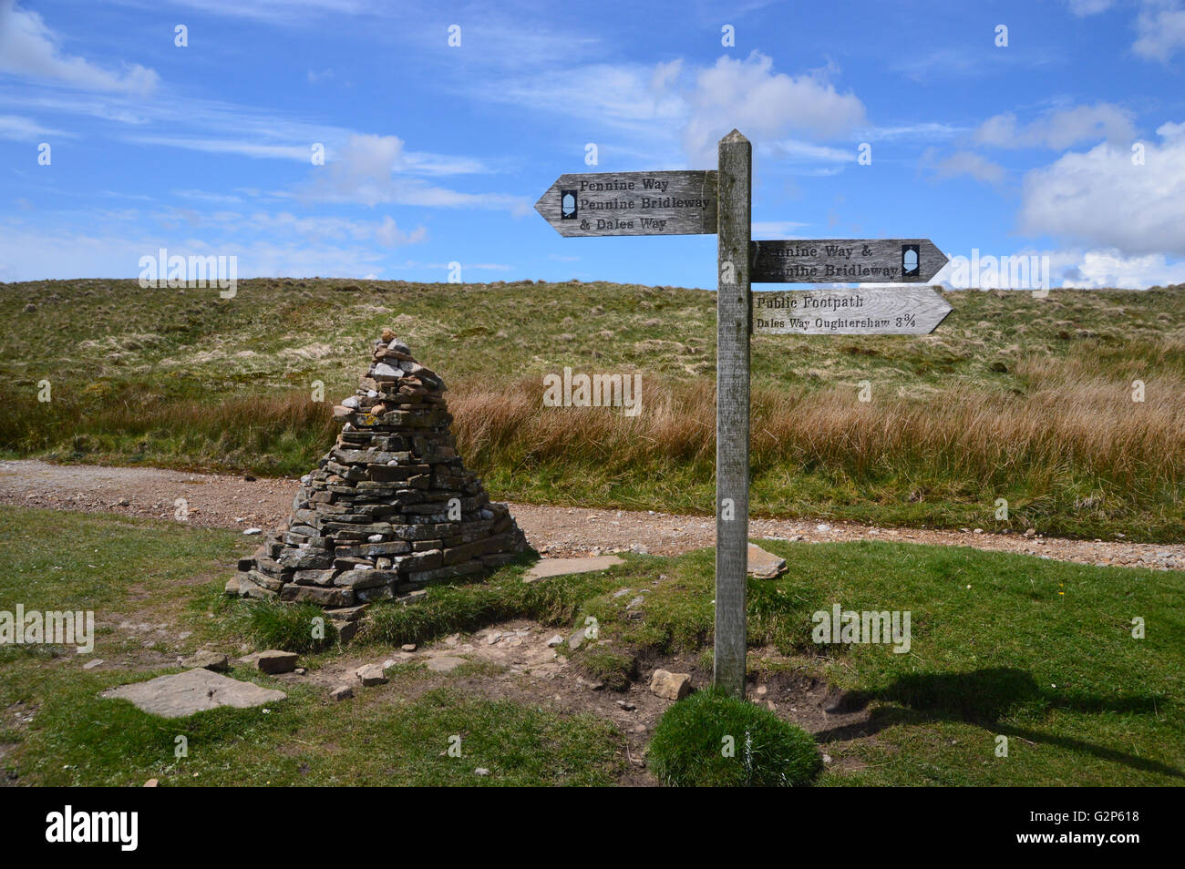 The Path Junction of the Pennine Way & Dales Way at Cam End, Upper Ribblesdale in the Yorkshire Dales, England UK. Stock Photo