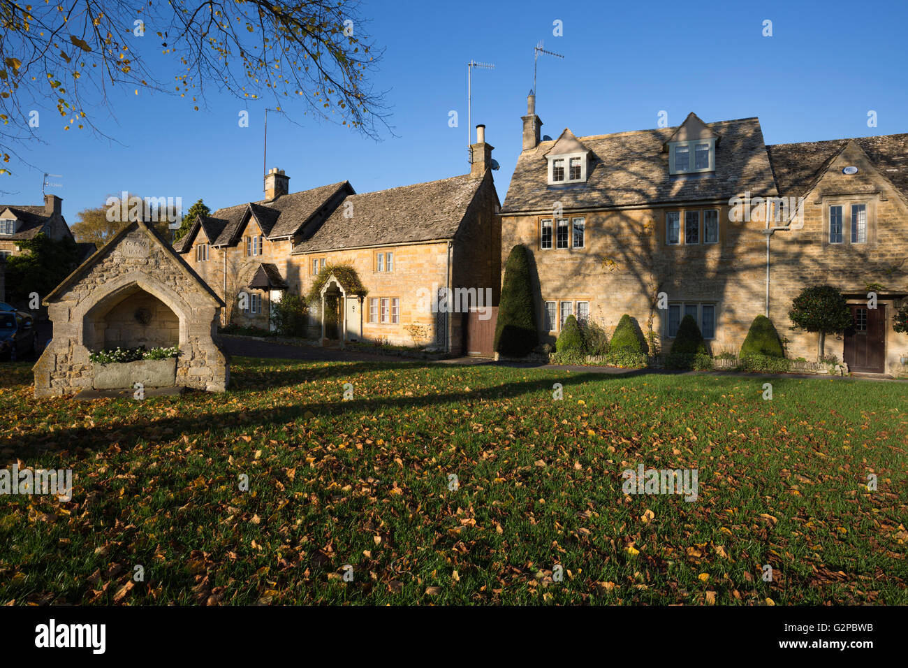 Cotswold stone cottages in autumn, Lower Slaughter, Cotswolds, Gloucestershire, England, United Kingdom, Europe Stock Photo