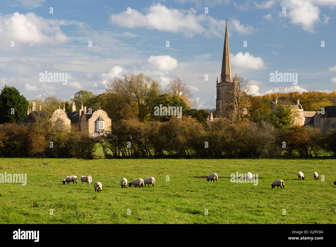 Burford church and grazing sheep, Burford, Cotswolds, Oxfordshire, England, United Kingdom, Europe Stock Photo
