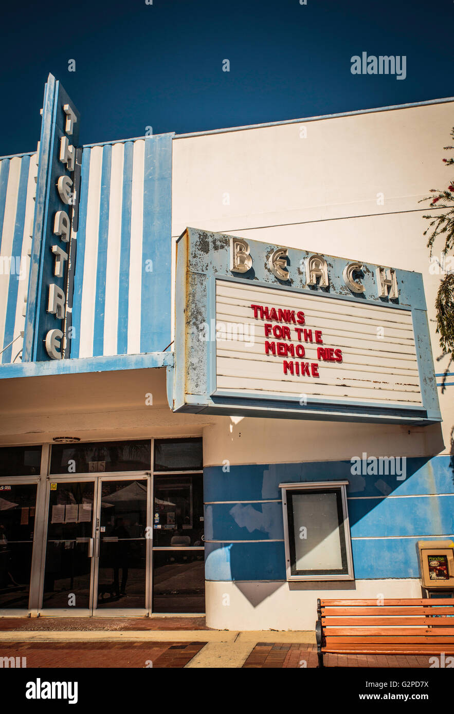 Closed movie theatre hi-res stock photography and images - Alamy