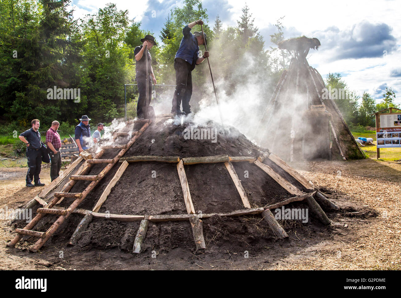 Running, burning, of a traditional charcoal kiln in WinterbergZüschen