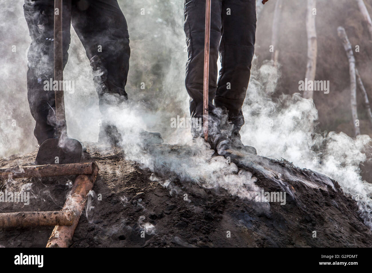 Running, burning, of a traditional charcoal kiln in WinterbergZüschen