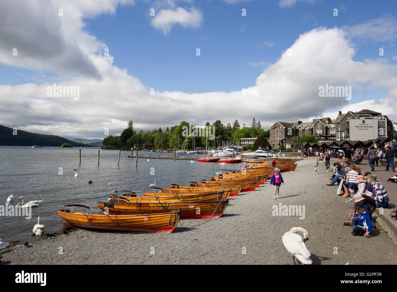 Lake Windermere, UK. 1st June, 2016 UK Weather Hot sunny day on Lake