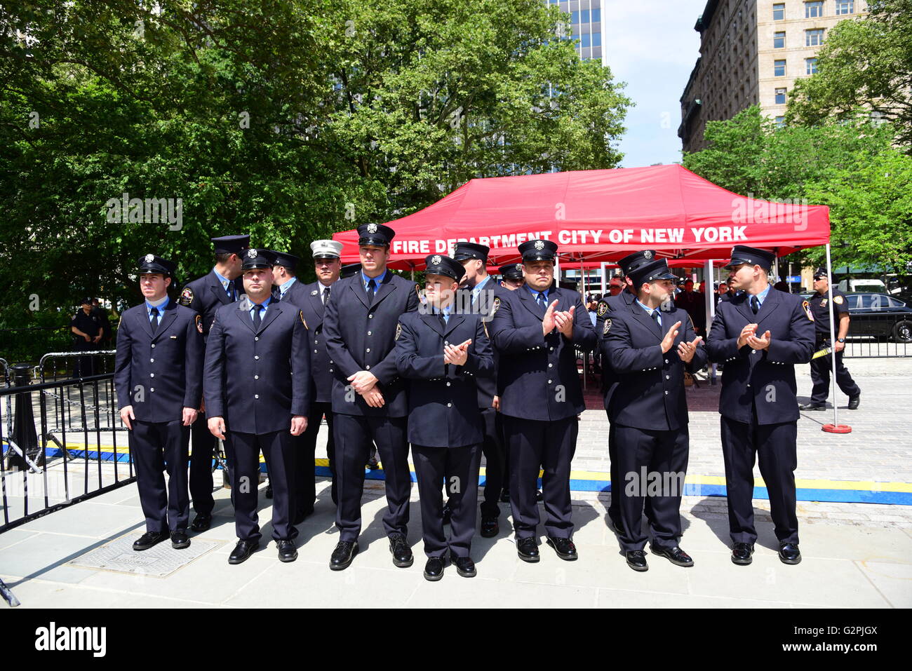 New York City, United States. 01st June, 2016. Applauding medal ceremony. NYC mayor Bill de Blasio & FDNY commissioner Daniel Nigro presided over the annual FDNY medal ceremony on the steps of city hall, honoring fire fighters & EMS personnel for acts of heroism in the preceding year Credit:  Andy Katz/Pacific Press/Alamy Live News Stock Photo