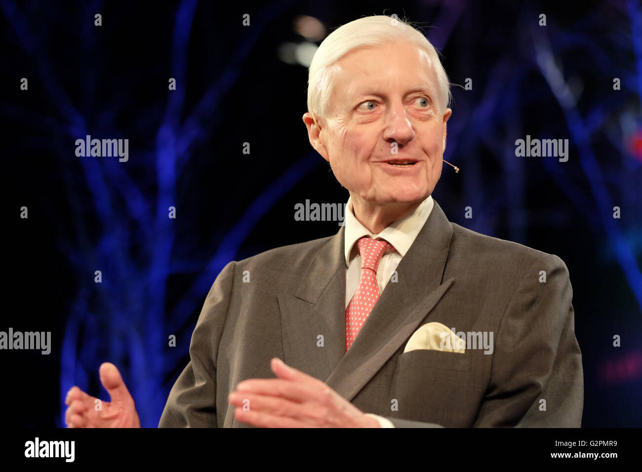 Hay Festival, Wales, UK - June 2016 -  Peter Temple-Morris the former MP talks about his long career in politics and his change of allegiance from the Conservatives to Labour in 1998 Stock Photo