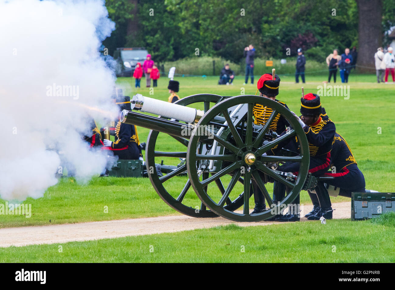 Gun salute hyde park hires stock photography and images Alamy