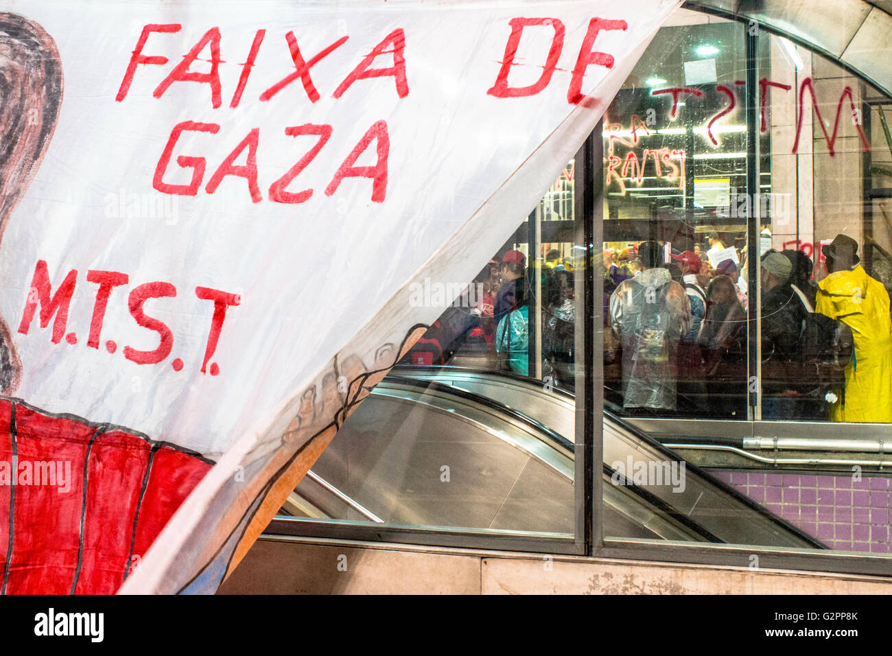 Sao Paulo, Brazil, June 01, 2016. Camp of people linked to MTST (movement of the homeless)  at Paulista avenue  during a protest against the government of interim president Michel Temer in Sao Paulo Credit:  Alf Ribeiro/Alamy Live News Stock Photo