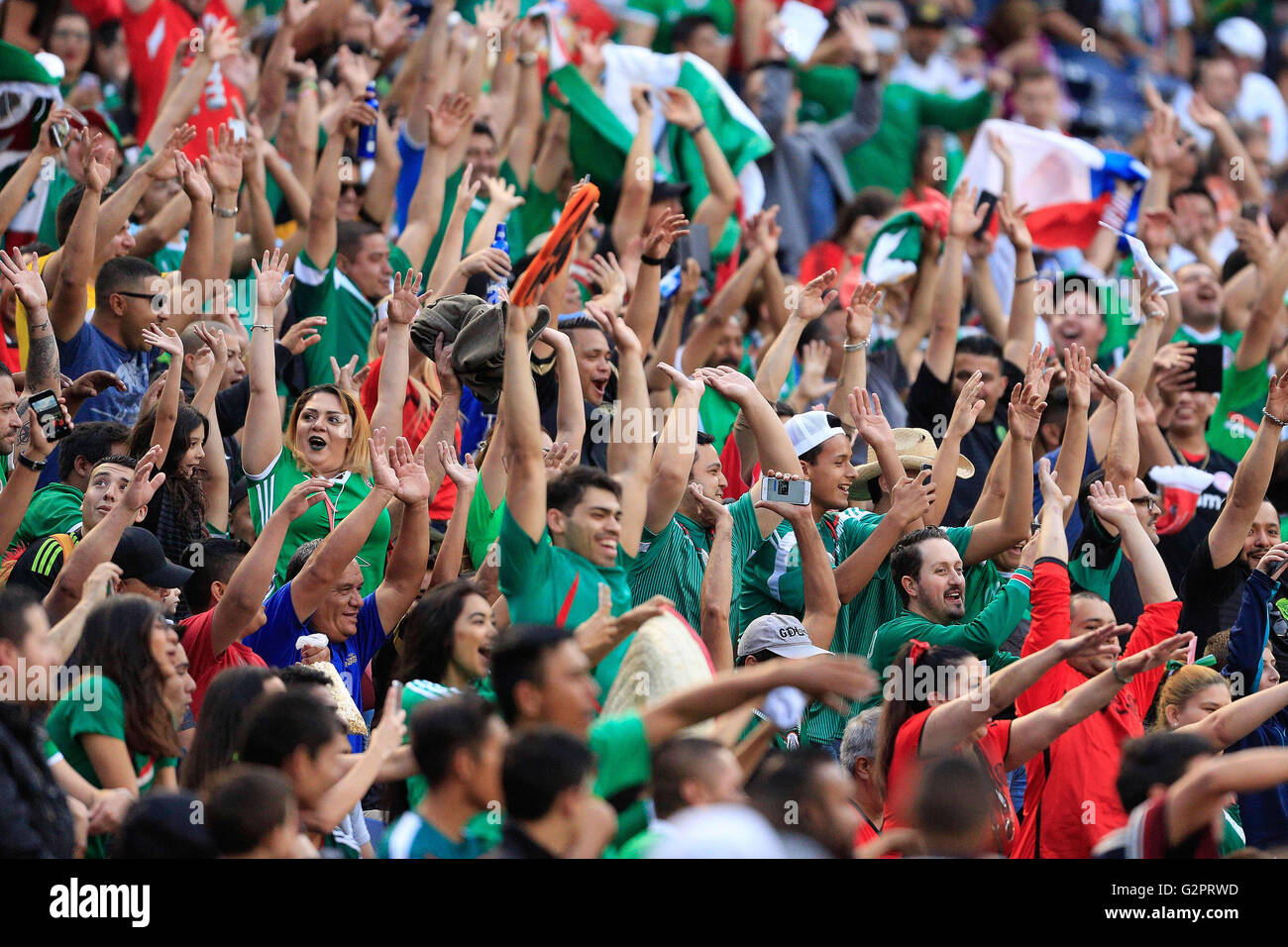 Ca, Usa. 1st June, 2016. SAN DIEGO, CA-JUNE 1, 2016: | .Soccer fans do the wave at Qualcomm Stadium as Mexico and Chile face off in a friendly match in preparation for the Copa America Centenario a 16-team event for national menÃ¢â‚¬â„¢s teams from North, Central and South America that begins Friday. © Misael Virgen/San Diego Union-Tribune/ZUMA Wire/Alamy Live News Stock Photo