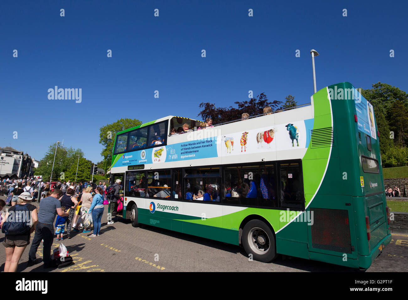 Lake Windermere  2nd June2016 UK Weather  .Bowness on Windermere busy with tourists for half term , Credit:  Gordon Shoosmith/Alamy Live News Stock Photo
