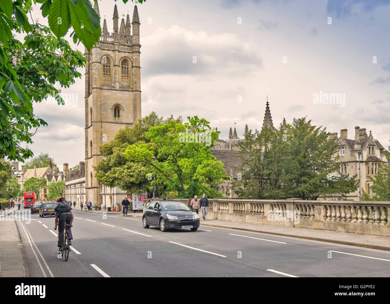 OXFORD CITY MAGDALEN BRIDGE LOOKING TOWARDS THE TOWER OF MAGDALEN COLLEGE CHURCH Stock Photo