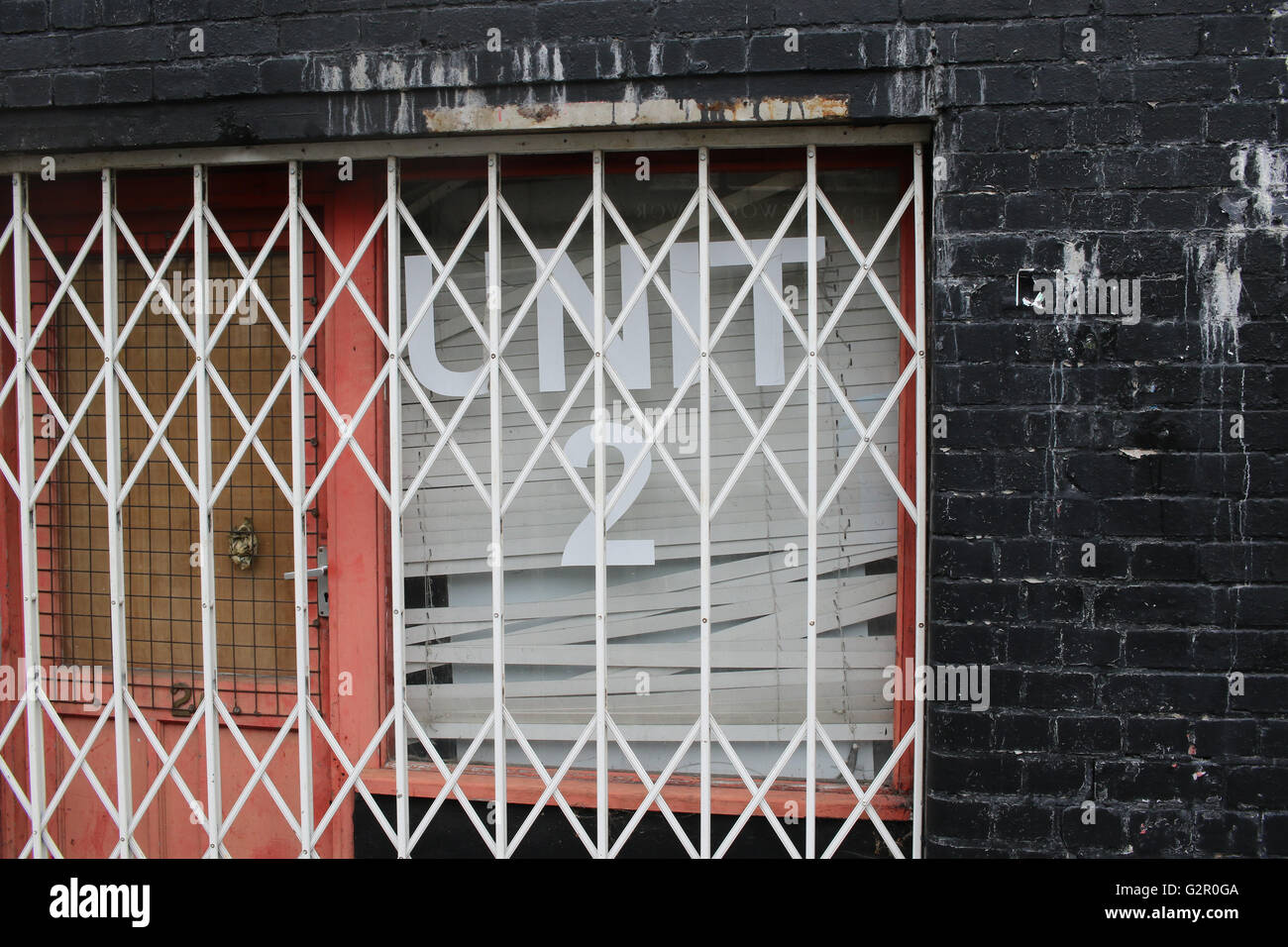 Concertina shutters hires stock photography and images Alamy