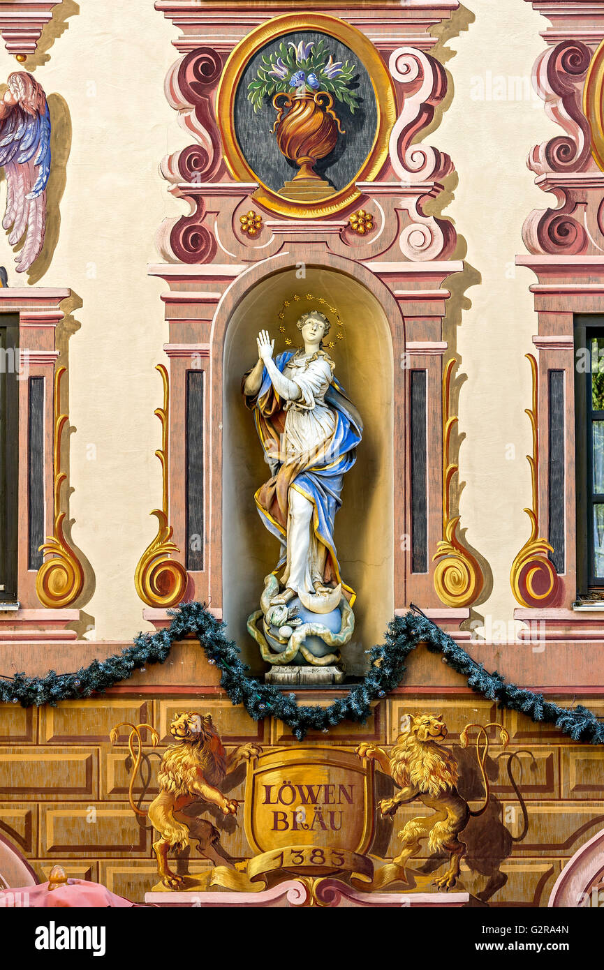 Gasthof zum Rassen with mural painting and baroque Madonna in a niche, Ludwigstraße, Partenkirchen Stock Photo