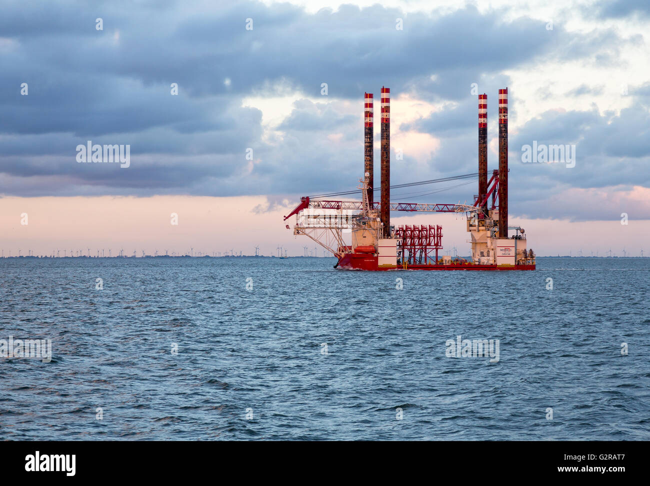 20.09.2015, Cuxhaven, Lower Saxony, Germany - Construction vessel for offshore wind turbines in niedersaechsisch Wadden Sea. / Special ship for setting up offshore wind turbines. 00A150920D337CAROEX.JPG - NOT for SALE in G E R M A N Y, A U S T R I A, S W I T Z E R L A N D [MODEL RELEASE: NOT APPLICABLE, PROPERTY RELEASE: NO, (c) caro photo agency / Bastian, http://www.caro-images.com, info@carofoto.pl - Any use of this picture is subject to royalty!] Stock Photo