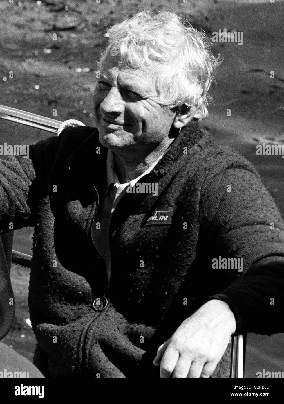 AJAXNETPHOTO. 17TH AUGIST, 1979. PLYMOUTH, ENGLAND. - FASTNET END - RAGS SKIPPER - SY FISCHER ON RAGAMUFFIN ON ARRIVAL IN MILBAY. PHOTO:JONATHAN EASTLAND/AJAX. REF:2791508 2 Stock Photo