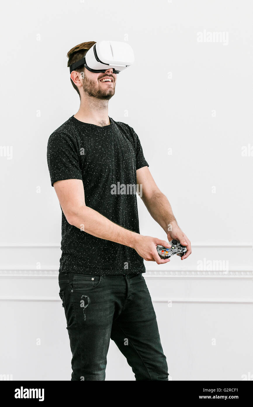 Virtual reality game hi-res stock photography and images - Alamy