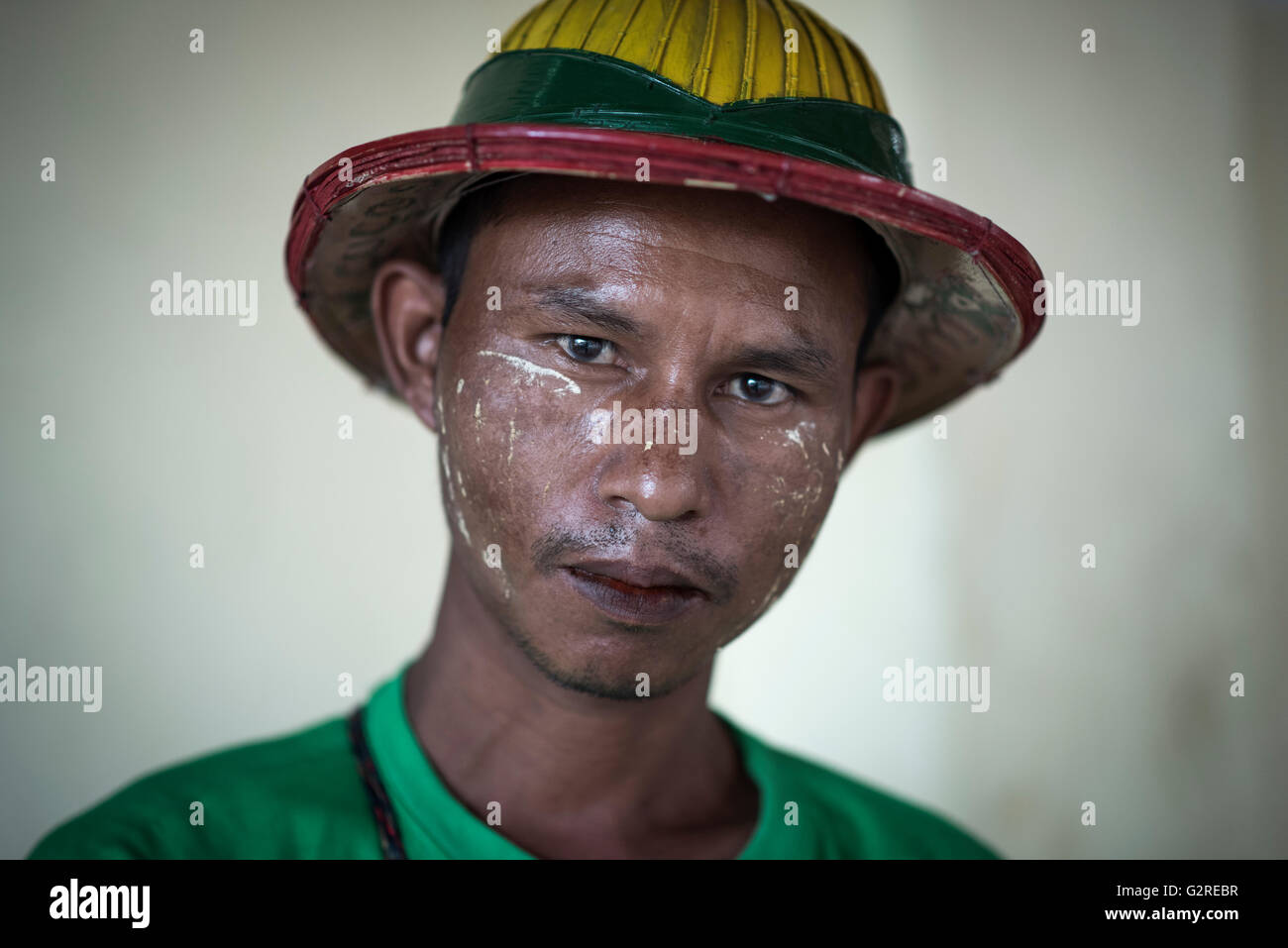 Rickshaw hat hi res stock photography and images Page 2 Alamy