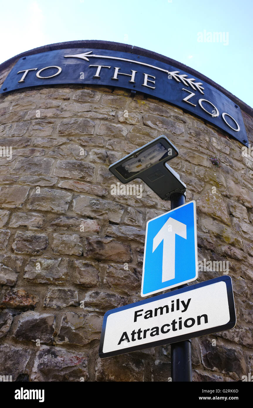 A sign near a zoo directing traffic towards a Family Attraction. Stock Photo