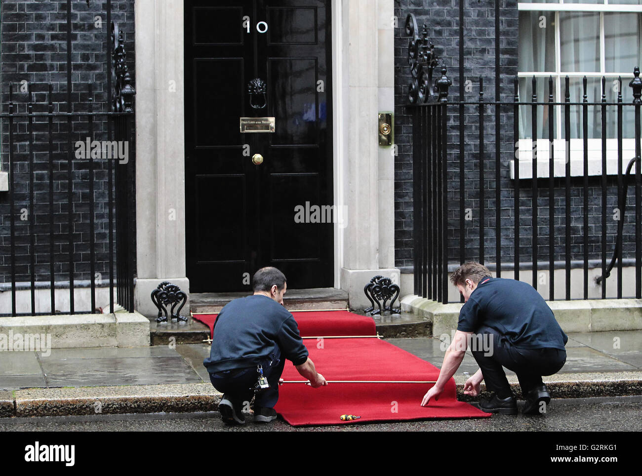 England, London, Rolling out the red carpet at 10 Downing Street. Stock Photo