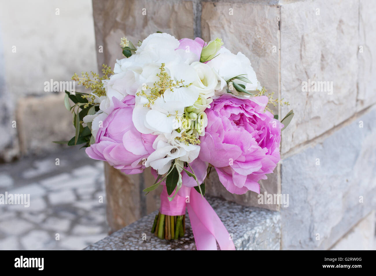 Peony bridal bouquet hi-res stock photography and images - Alamy