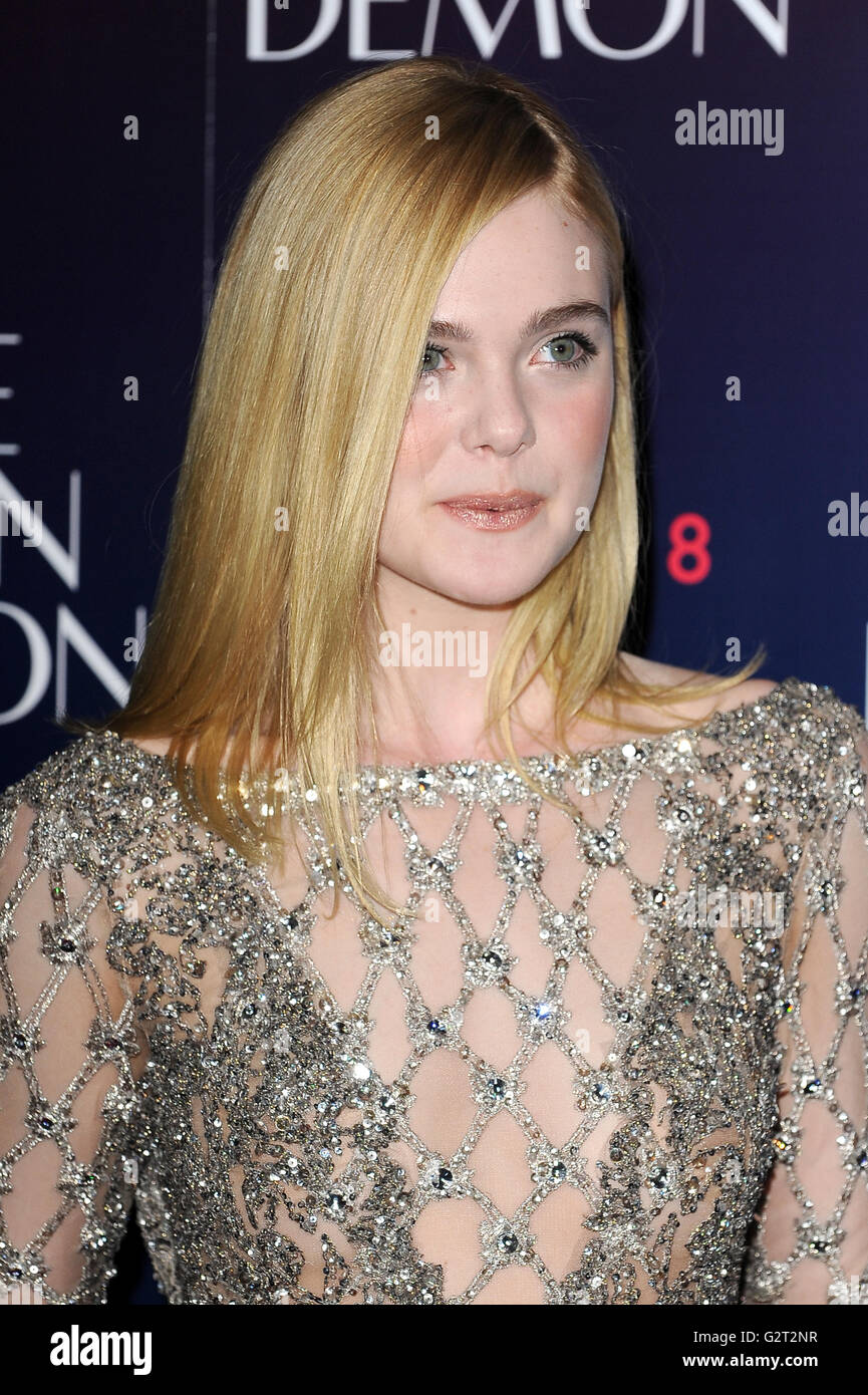 elle-fanning-2016-hi-res-stock-photography-and-images-alamy