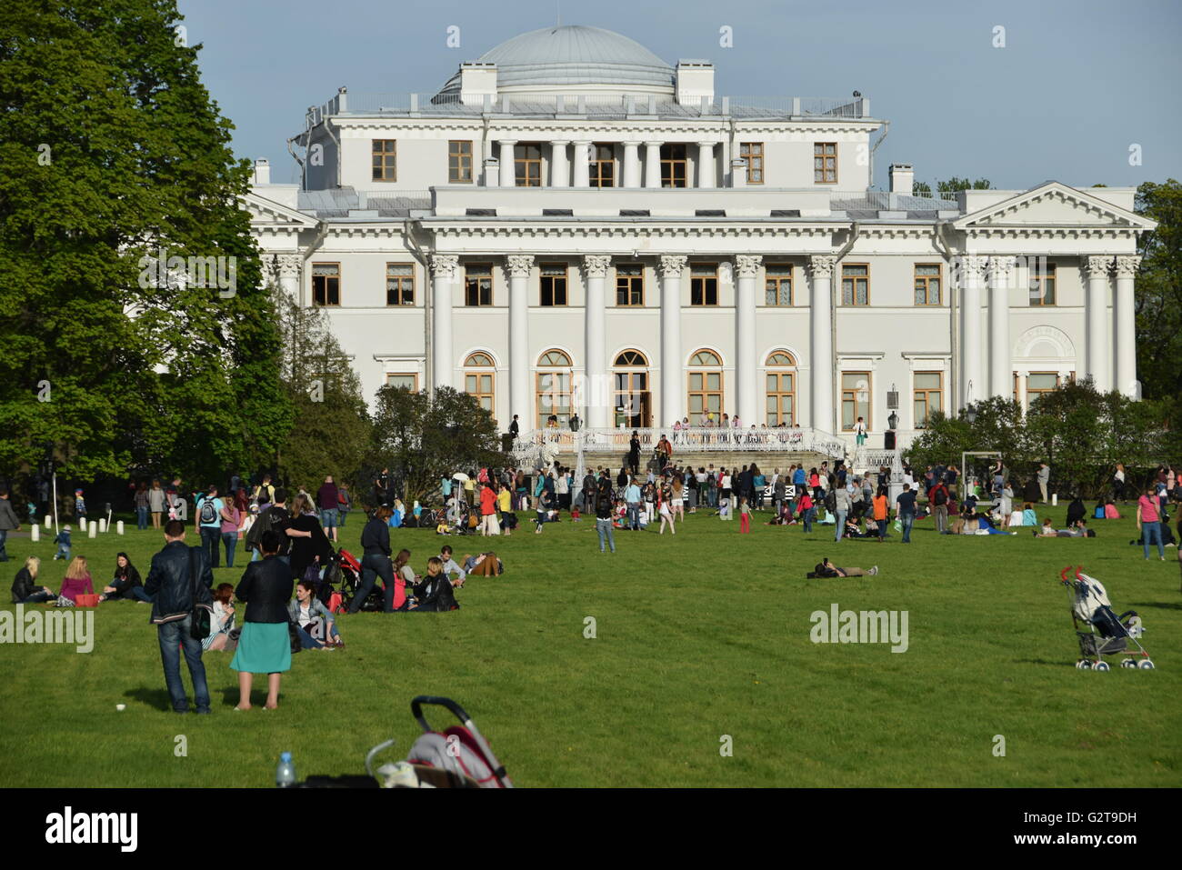 The 2016 Tulip and Theatric Festival at the Yelagin Island Central Park in Saint Petersburg. The Yelagin Palace Stock Photo