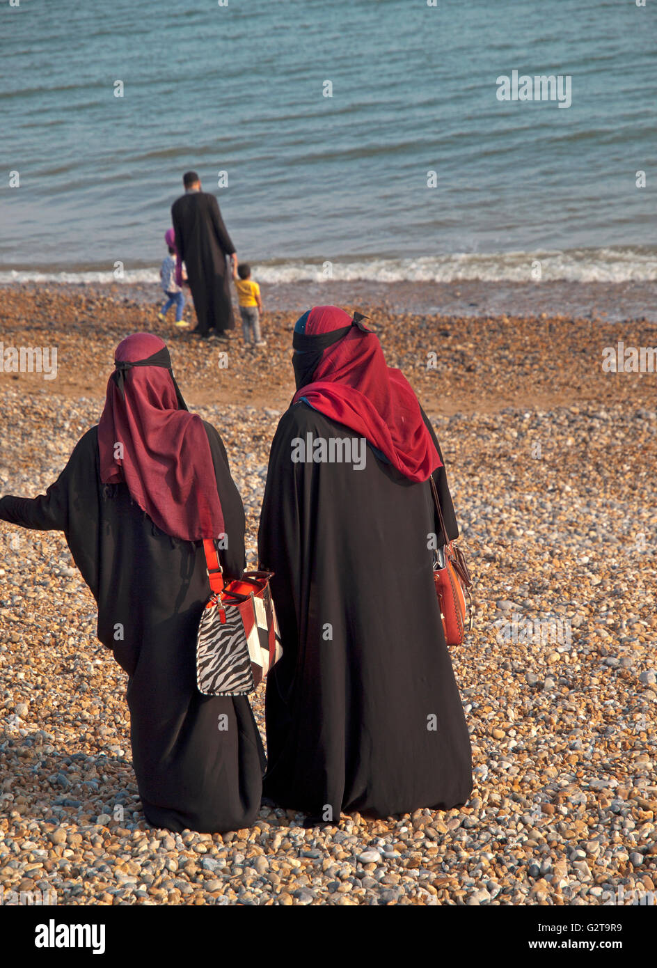 Muslim women beach hijab hi-res stock photography and images - Alamy