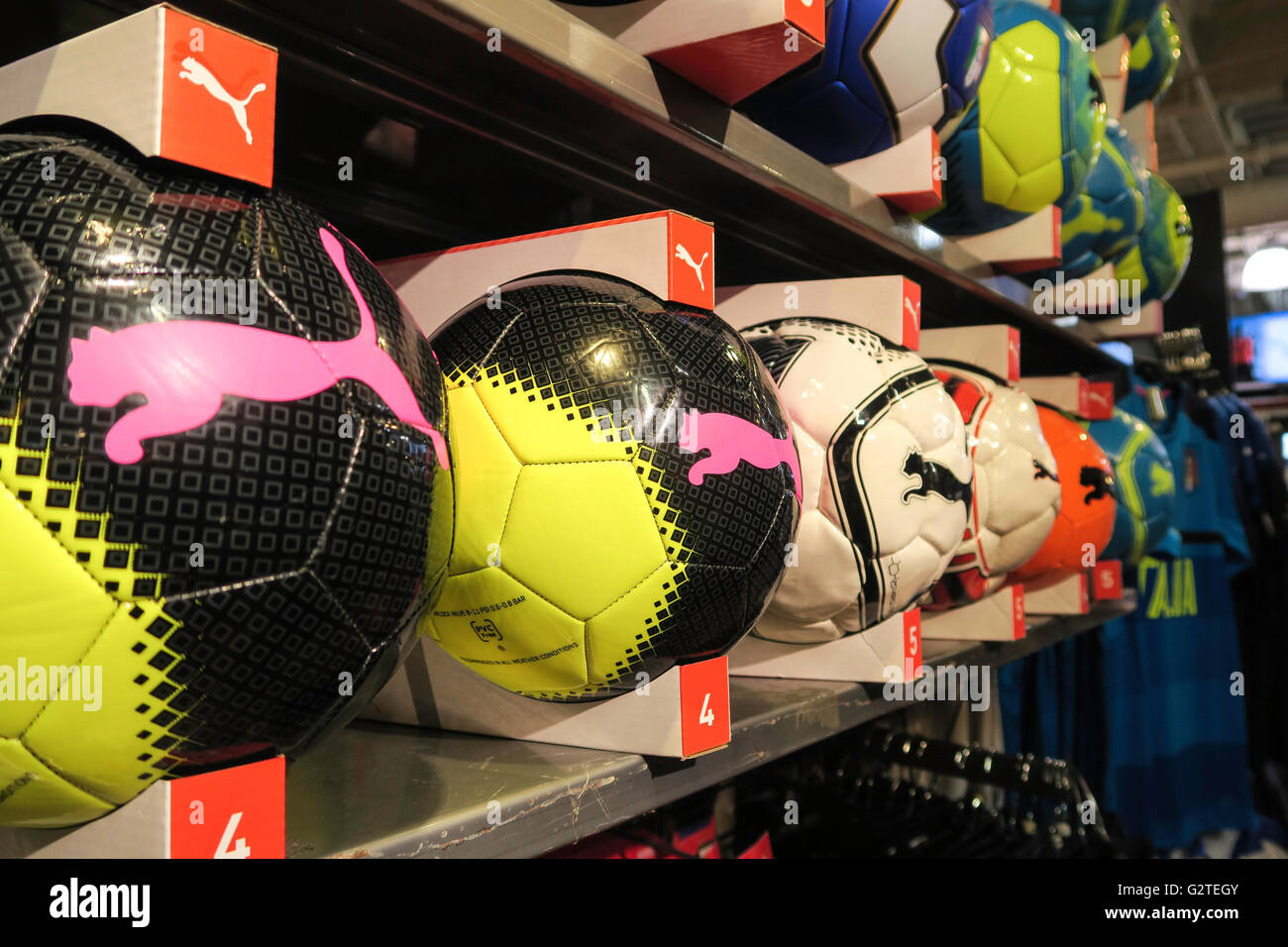 Modells football best sale cleats