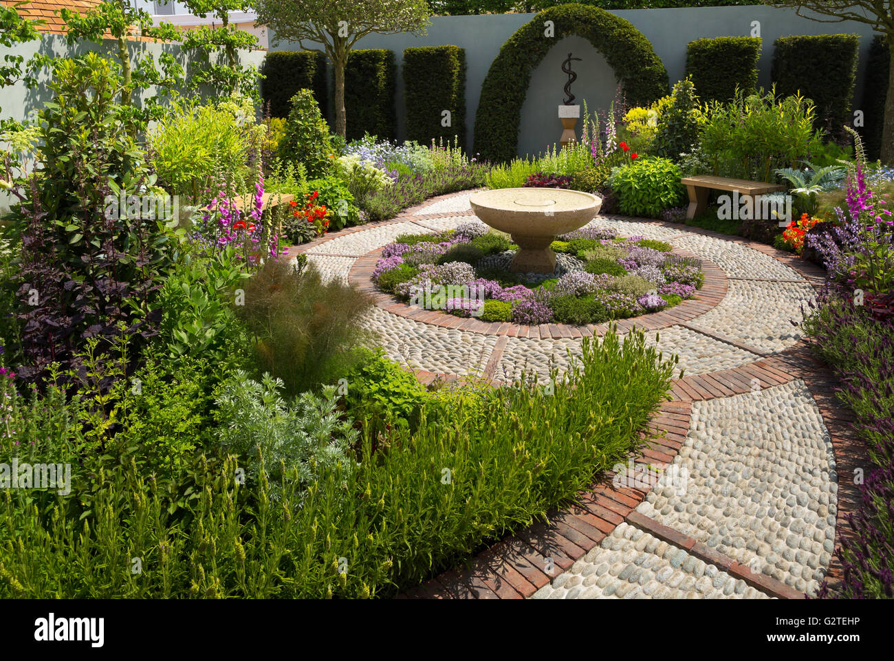 RHS Chelsea Flower Show 2016, The St John’s Hospice – A Modern Apothecary garden, silver-gilt medal winner, design Jekka McVicar Stock Photo