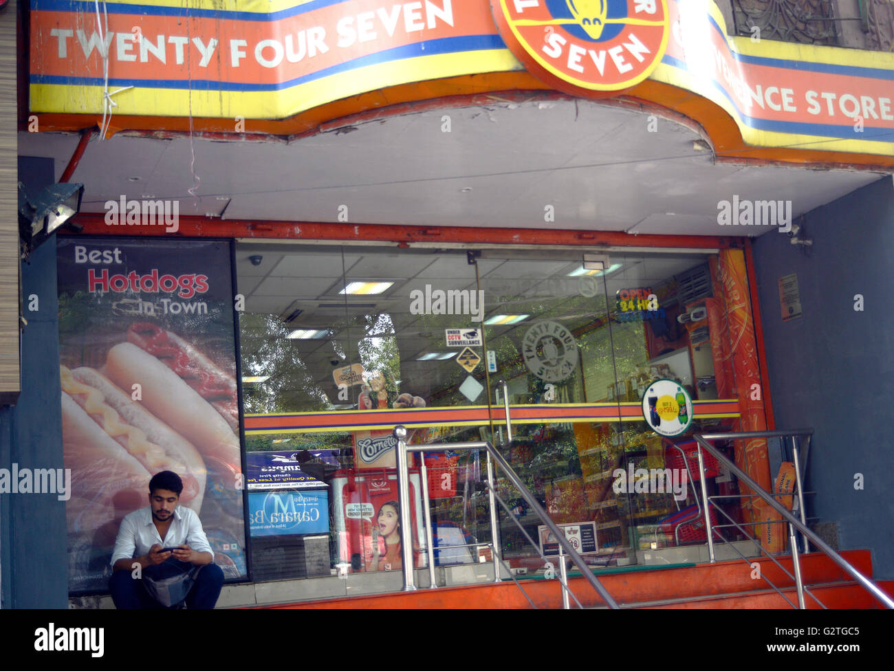 Twenty four seven Retail shop Stock Photo Alamy