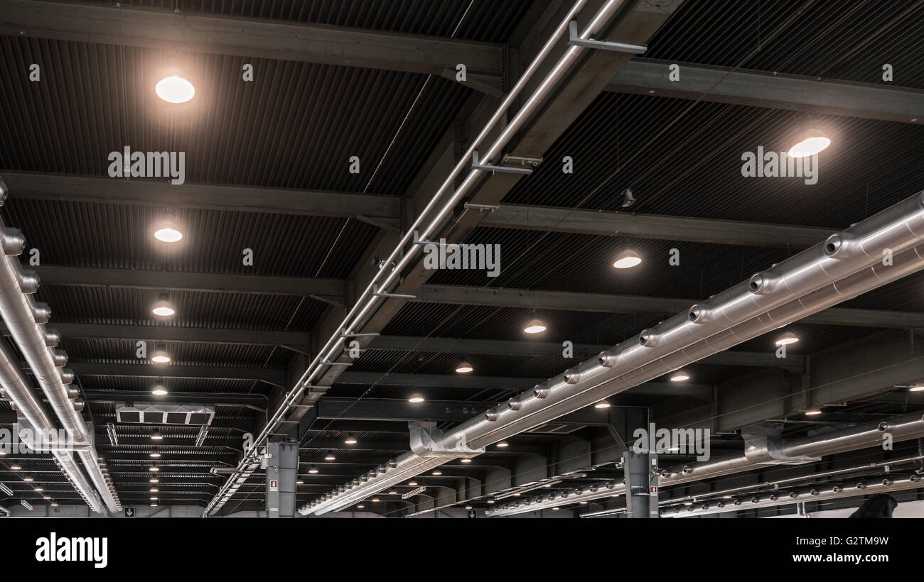 Air conditioning distribution system of a modern industrial building