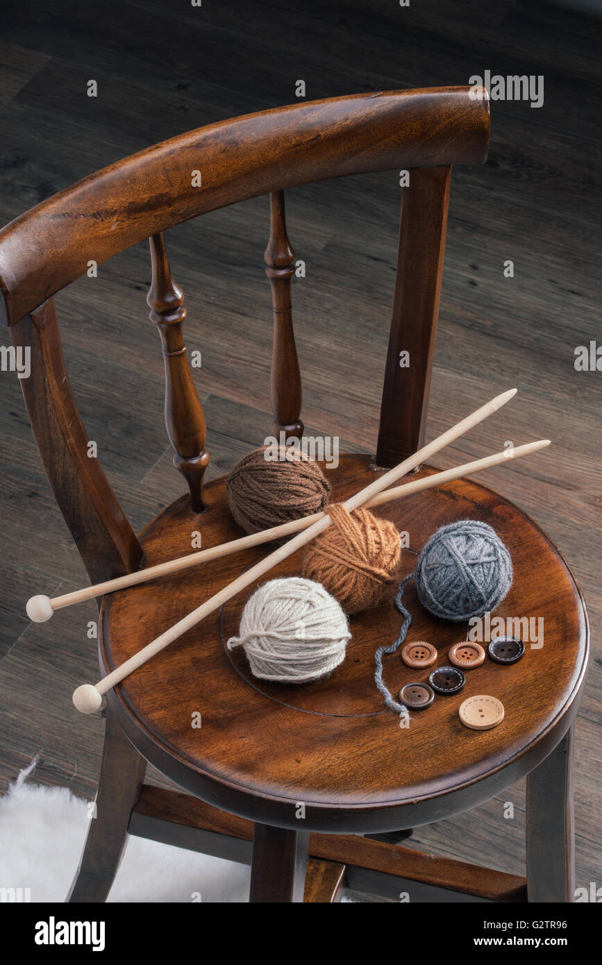 button and yarn ball on wooden chair, handmade Stock Photo - Alamy