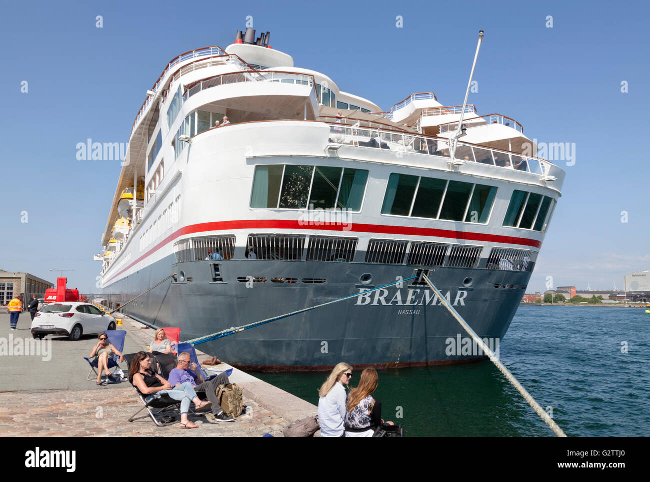Fred Olsen Cruise Lines Ms Braemar At Toldboden In Copenhagen Harbour Tourists And Copenhageners Enjoy The Summer On Dockside Stock Photo Alamy