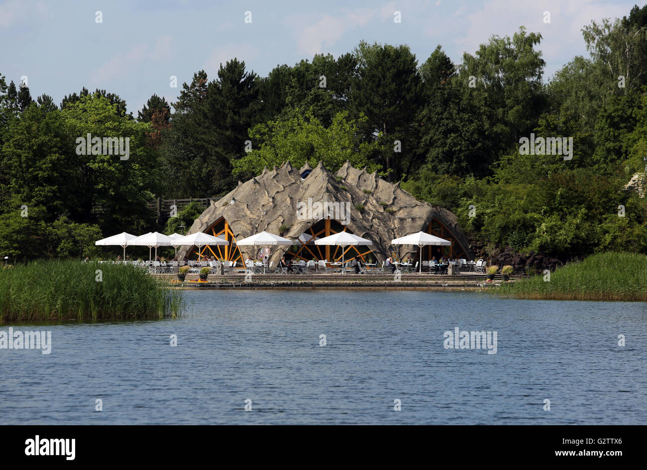 16.07.2015, Berlin, Berlin, Germany - Restaurant Seeterrassen Britz in Britz Garden. 00S150716D801CAROEX.JPG - NOT for SALE in G E R M A N Y, A U S T R I A, S W I T Z E R L A N D [MODEL RELEASE: NO, PROPERTY RELEASE: NO, (c) caro photo agency / Sorge, http://www.caro-images.com, info@carofoto.pl - Any use of this picture is subject to royalty!] Stock Photo