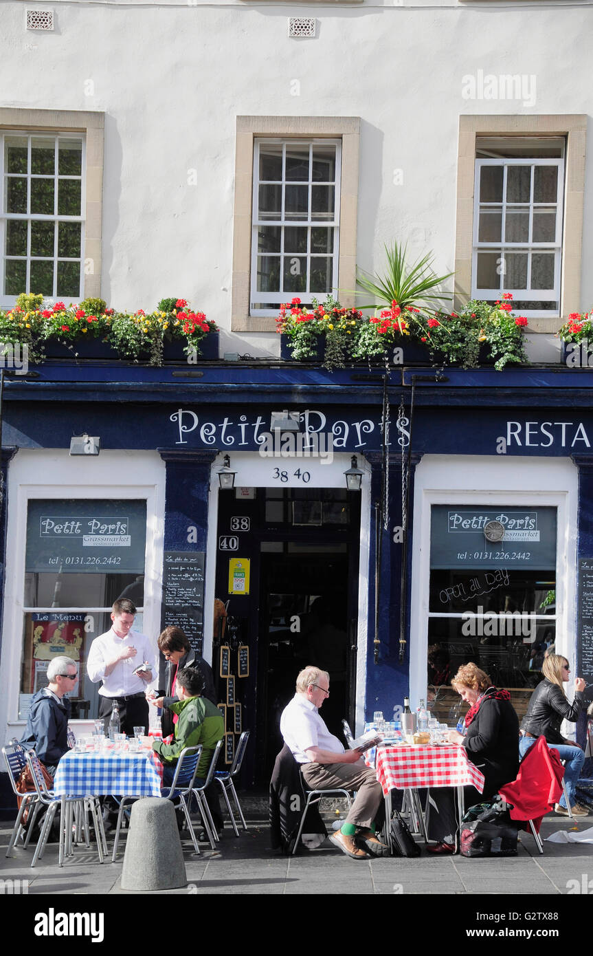 Scotland, Edinburgh, Grassmarket, Petit Paris restaurant with diners