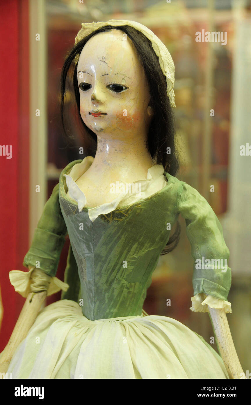 Scotland, Edinburgh, Museum of Childhood, Queen Anne Doll from 18th Century. Stock Photo