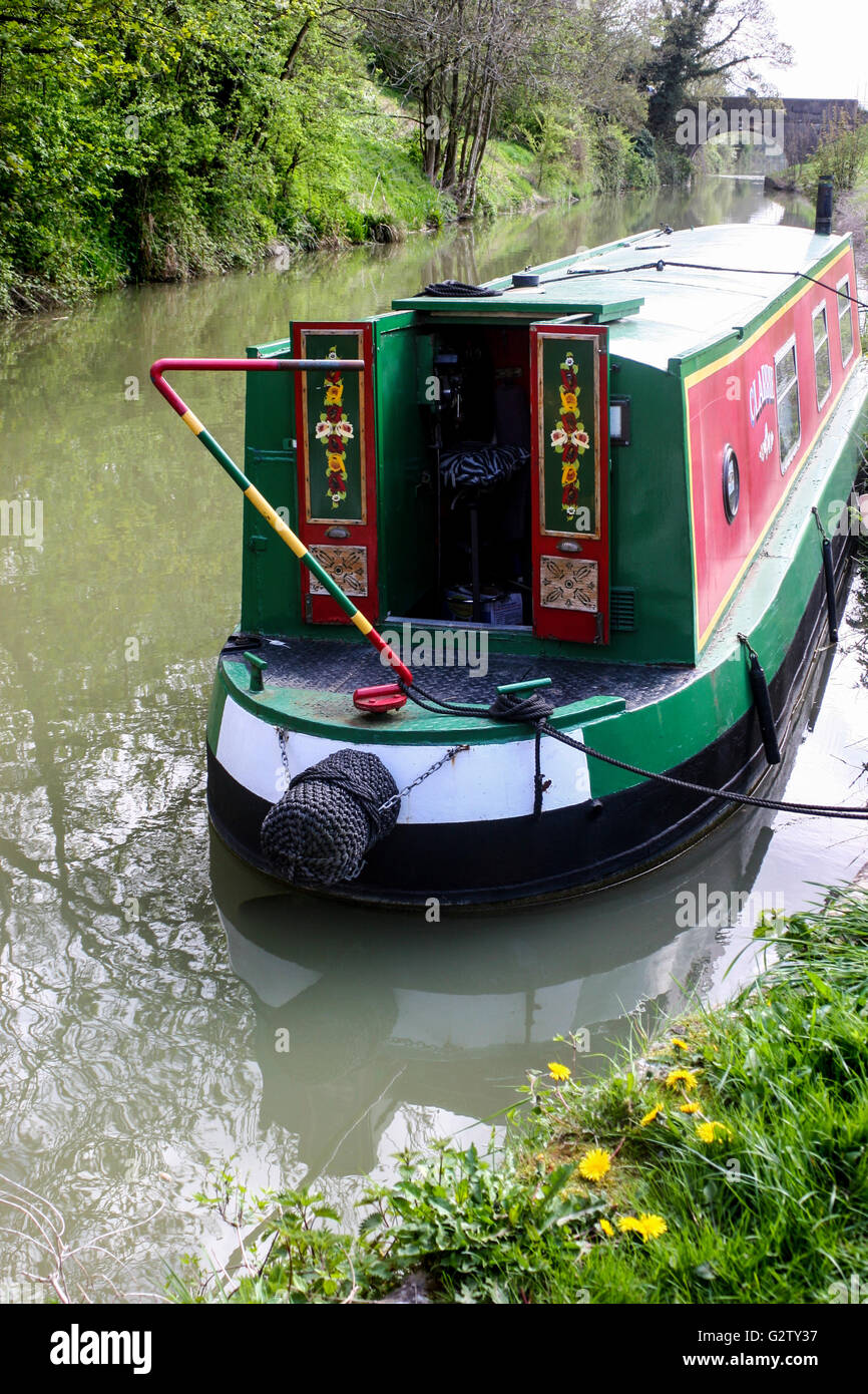 Narrowboat moored up on the Kennet & Avon Canal near Pewsey in Wiltshire, England Stock Photo