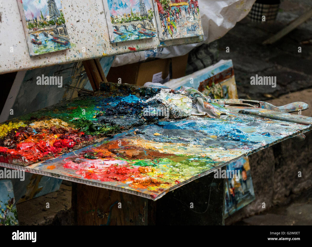 A brightly coloured artist's palette in the Place du Tertre, Montmartre, Paris Stock Photo
