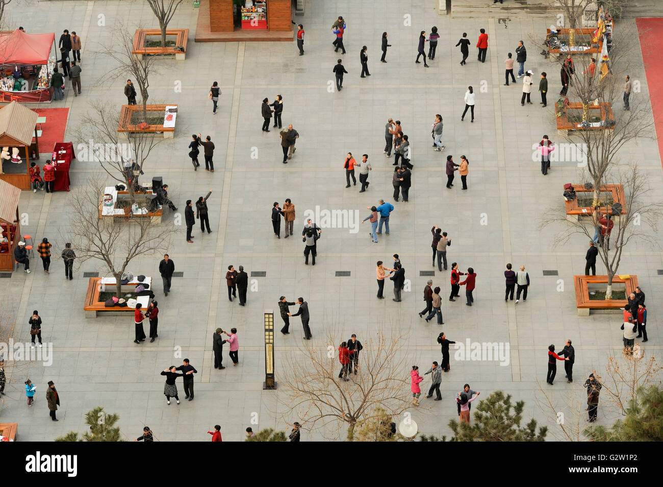 CHINA, Province Shaanxi, city Xian, people dance in the morning at square near wild goose pagoda / Menschen tanzen morgens auf dem Platz an der Wildgans Pagode Stock Photo