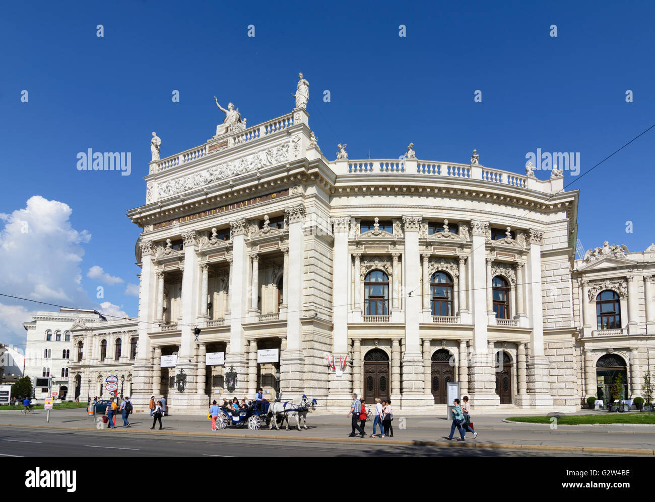 Burgtheater and Fiaker (carriage), Austria, Vienna, Wien Stock Photo