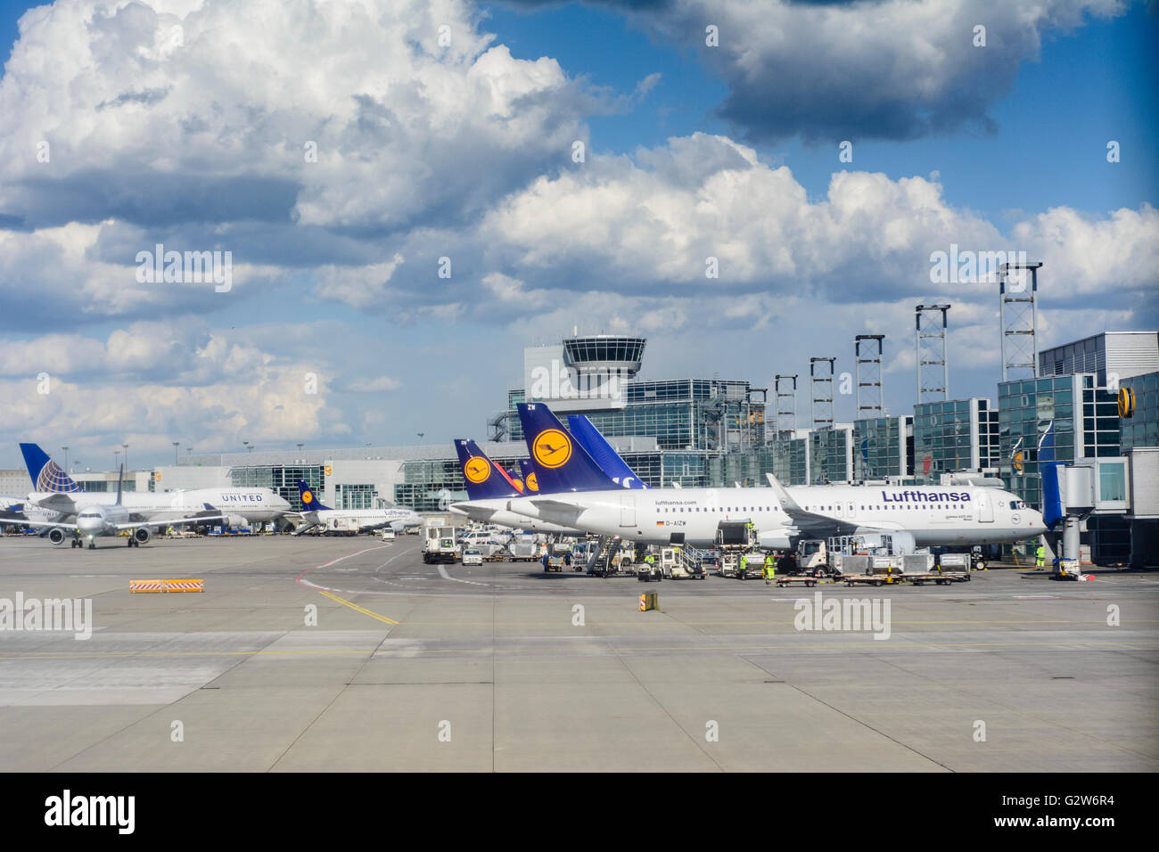 Frankfurt Airport : aircraft from United Airlines and Lufthansa front of the terminal, Germany, Hessen, Hesse , Frankfurt am Mai Stock Photo