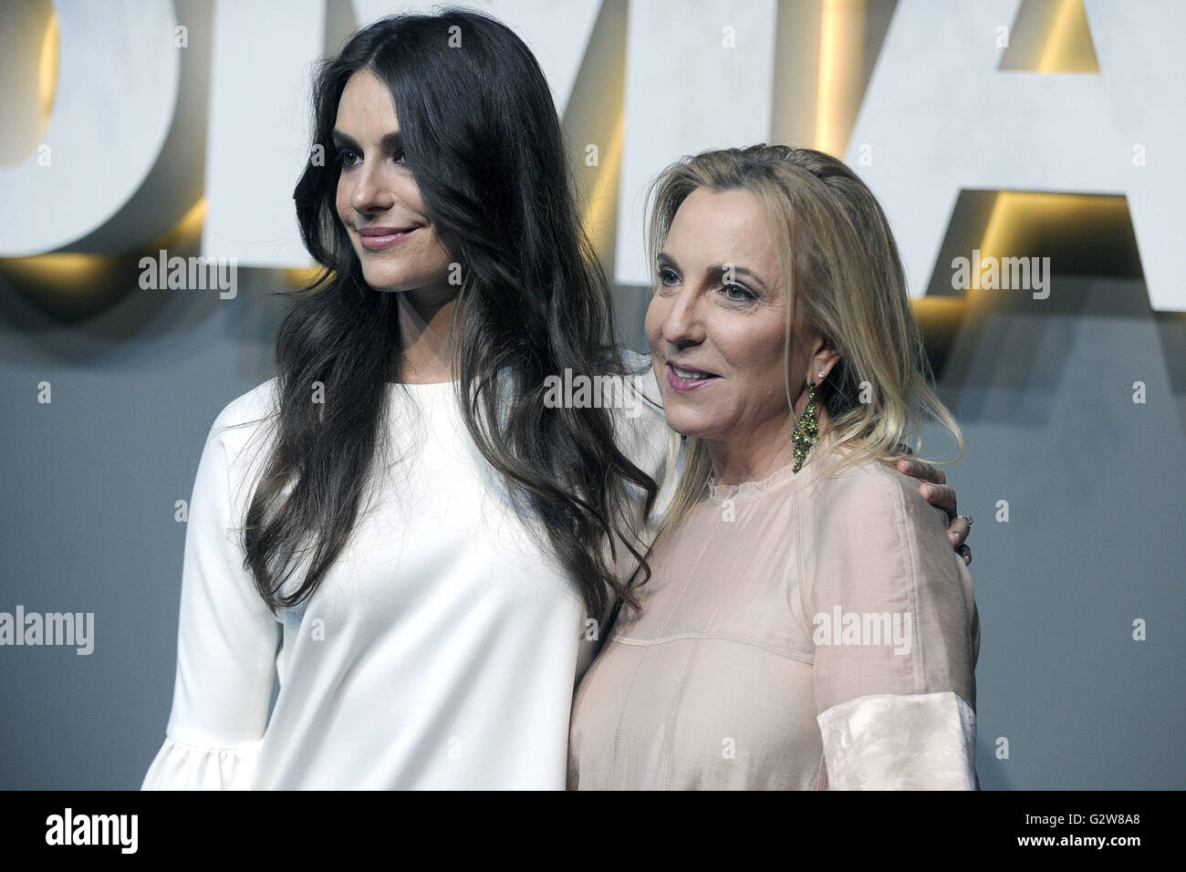 New York City. 1st June, 2016. Ariana Rockefeller and Susan Rockefeller attend the 2016 Museum of Modern Art Party in the Garden at Museum of Modern Art on June 1, 2016 in New York City. | Verwendung weltweit/picture alliance © dpa/Alamy Live News Stock Photo