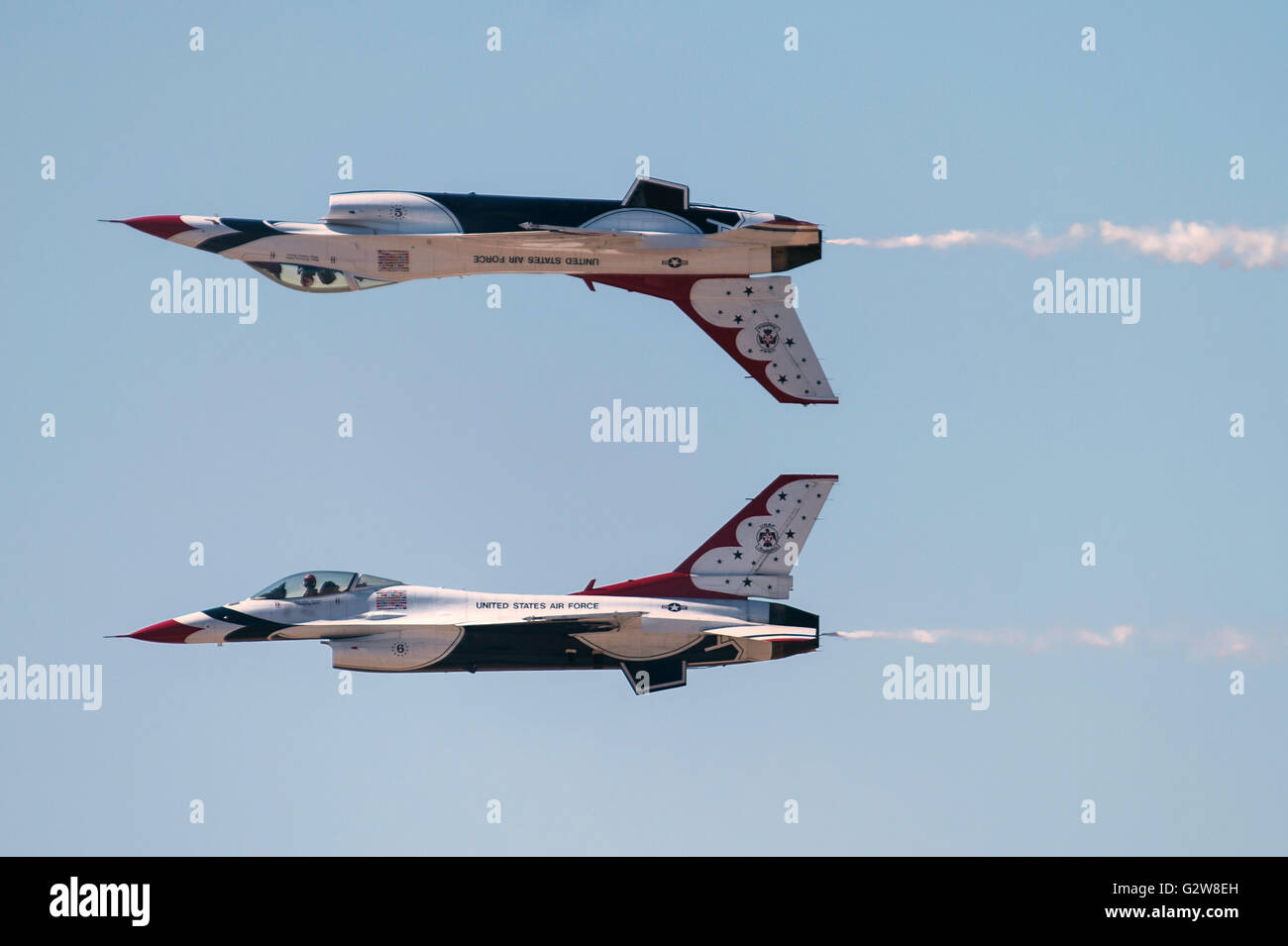 U.S Air Force Thunderbirds F-16 Fighting Falcon fighter pilots Capt. Nicholas Eberling, Thunderbird 5, and Maj. Alex Turner, Thunderbird 6, perform the Calypso Pass during the Luke Air Force Base Air Show April 2, 2016 near Glendale, Arizona. Shortly after performing a flyover at the USAF Academy graduation on June 2, 2016 Turner's aircraft went down in a field. Turner walked away after safely ejecting. Credit:  Planetpix/Alamy Live News Stock Photo