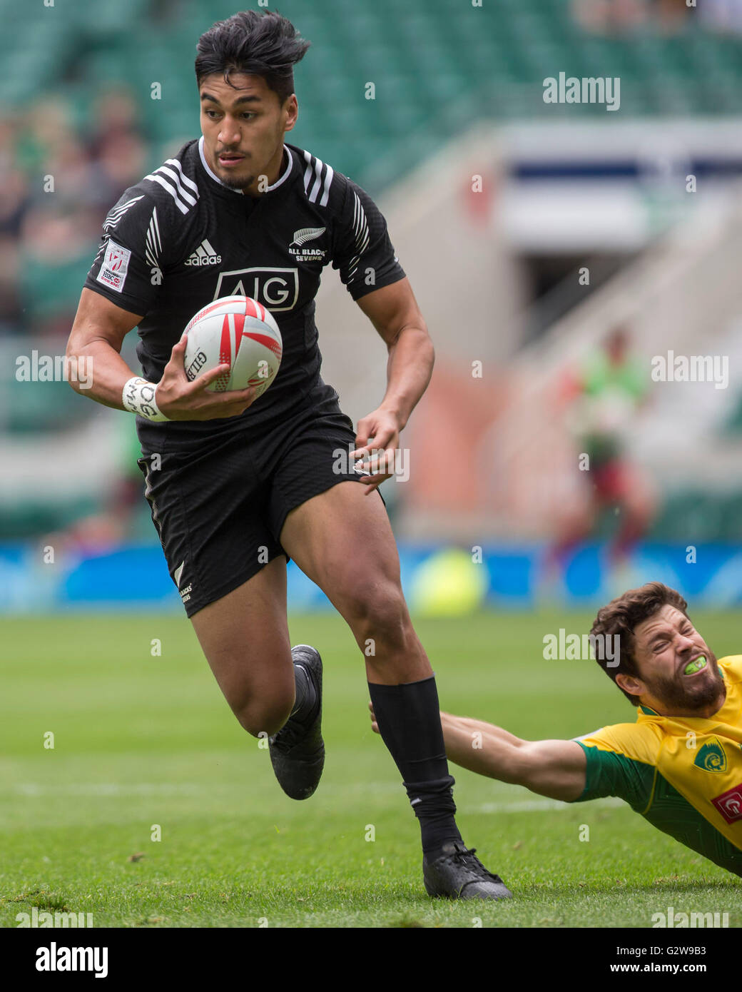 London, Great Britain. 21st May, 2016. Rieko Ioane (New Zealand) and Martin Schaefer (Brasil) in action during the HSBC London Sevens rugby tournament match New Zealand vs. Brasil in London, Great Britain, 21 May 2016. Photo: Juergen Kessler/dpa - NO WIRE SERVICE -/dpa/Alamy Live News Stock Photo