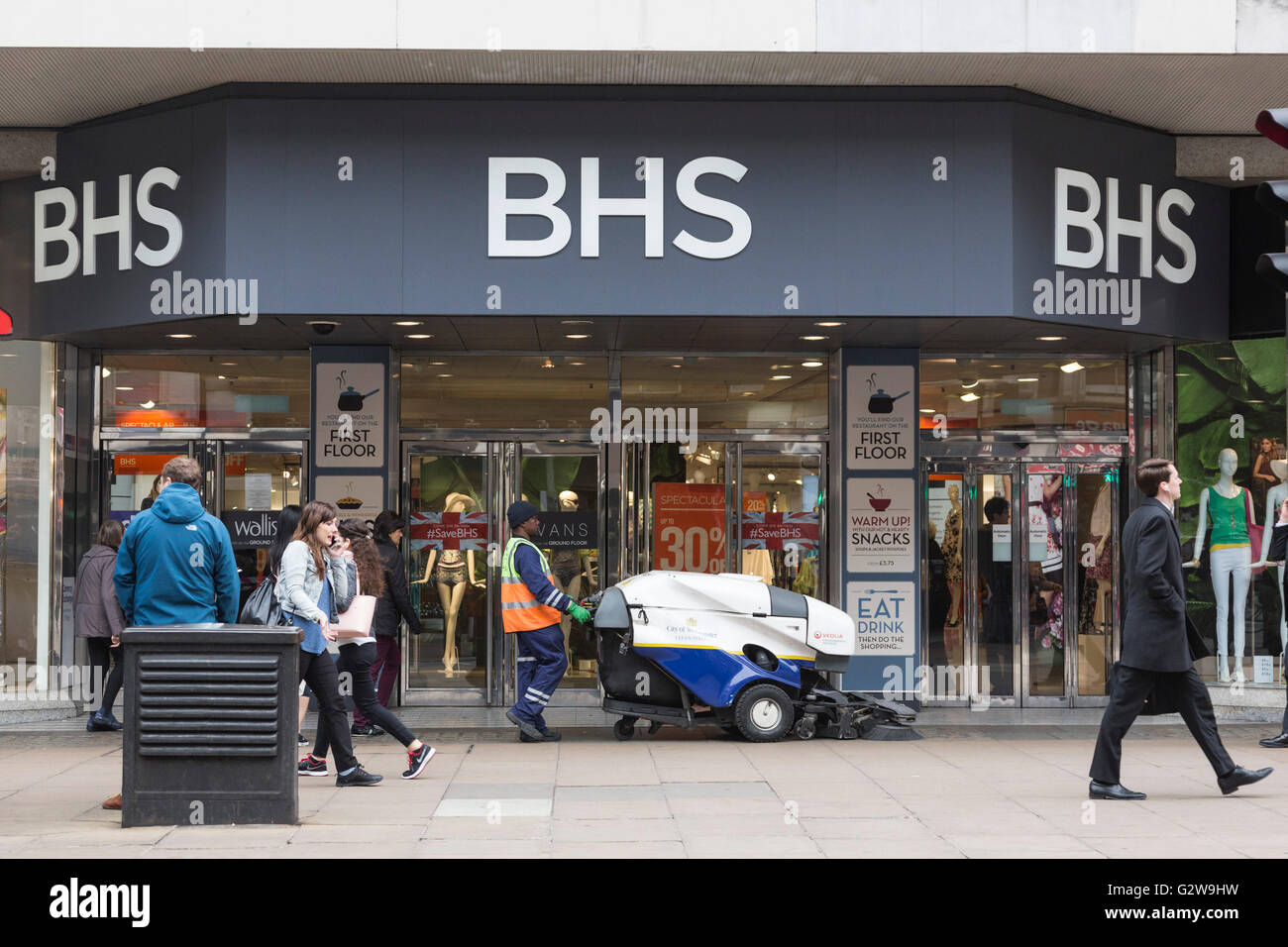 London, UK. 3 June 2016. The BHS (British Homes Stores) flagship store in Oxford Street is still open for business as the company has announced that it will go into liquidation. Credit:  Vibrant Pictures/Alamy Live News Stock Photo