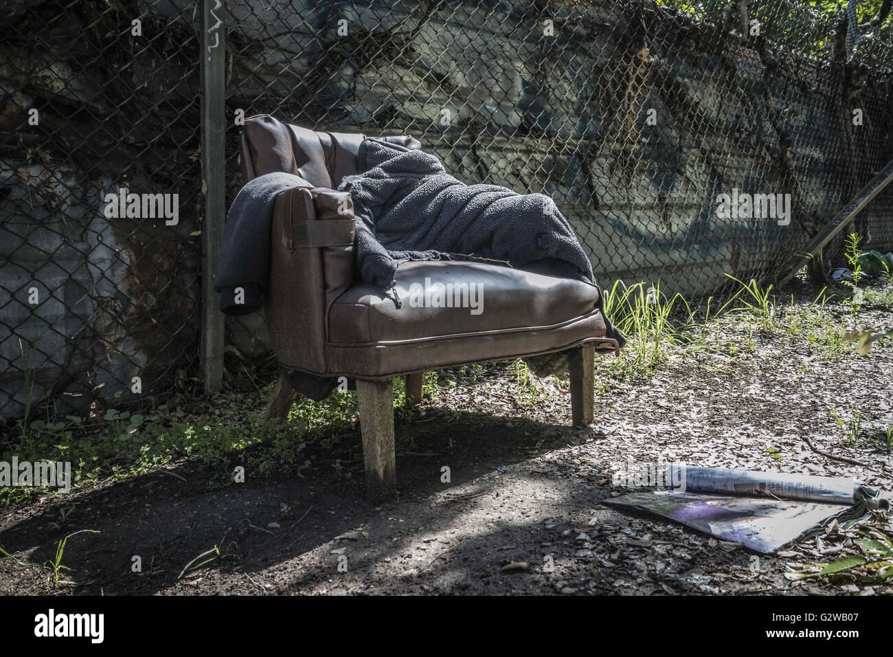 Los Angeles, California, USA. 6th Mar, 2016. Abandoned furniture provides a convenient reading lounge in an oasis between 6th Street and Los Angeles freeways. © Fred Hoerr/ZUMA Wire/Alamy Live News Stock Photo