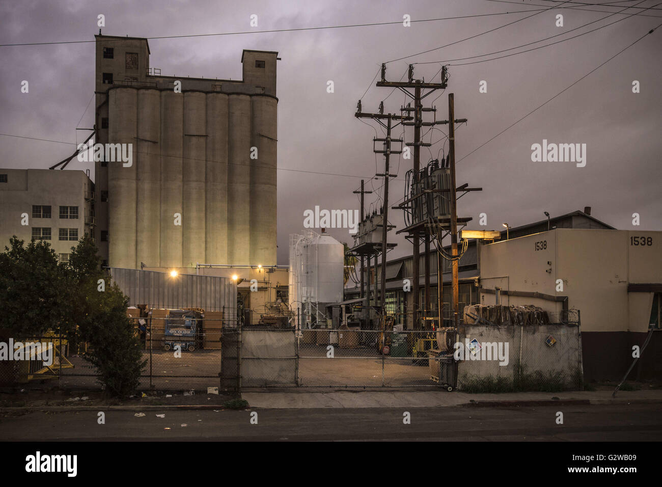 Los Angeles, California, USA. 30th Jan, 2016. Grain towers, milling and