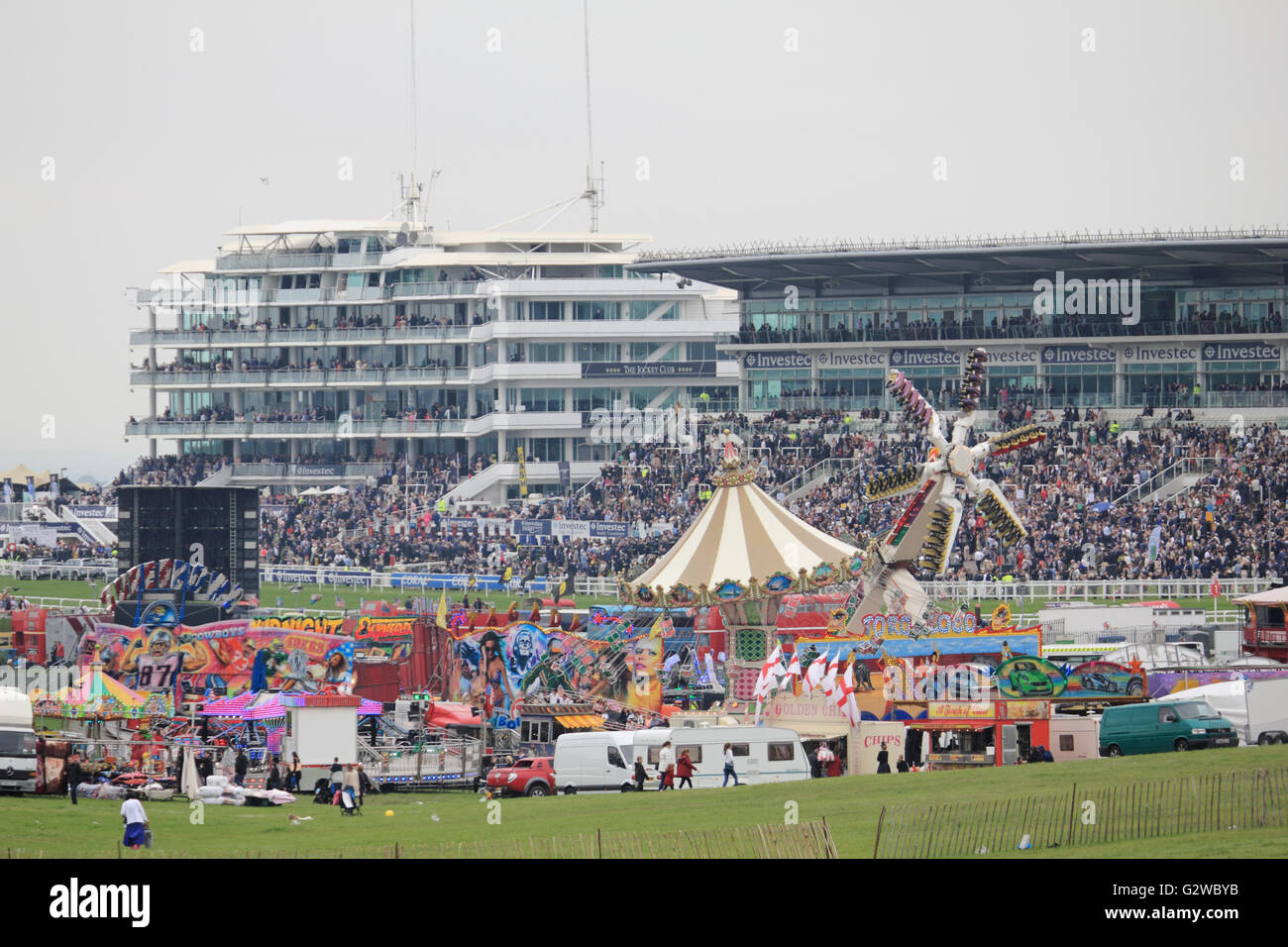 Epsom Downs, Surrey, England, UK. 3rd June 2016. Ladies Day at Epsom Downs race course. The traditional fun fair in front of the grandstand creates a family friendly carnival atmosphere, where the general public and the paying race goers come together to see the best flat racing in the world. Credit:  Julia Gavin UK/Alamy Live News Stock Photo