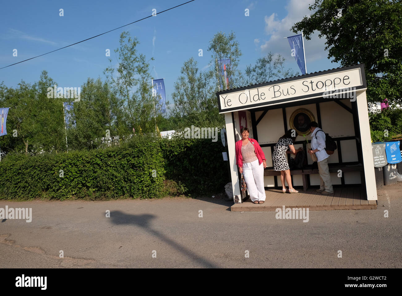 2016 visitors bus stop shakespeare hires stock photography and images Alamy