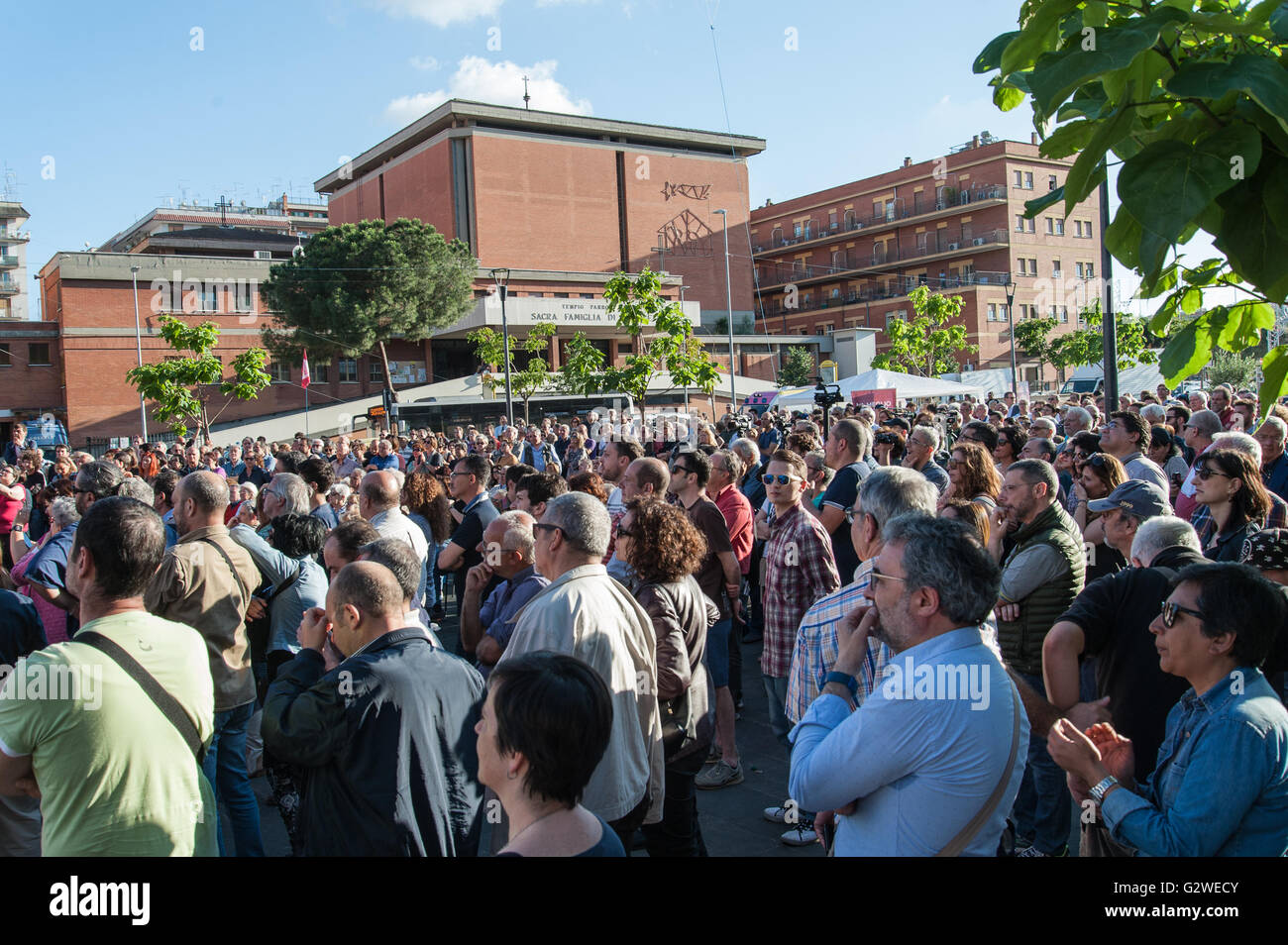 Rome, Italy. 03rd June, 2016. People attend the closing speech of Stefano Fassina candidate for mayor of Rome for the Left lists and for Civic Fassina Mayor, in the popular neighborhood of Centocelle. © Leo Claudio De Petris/Pacific Press/Alamy Live News Stock Photo