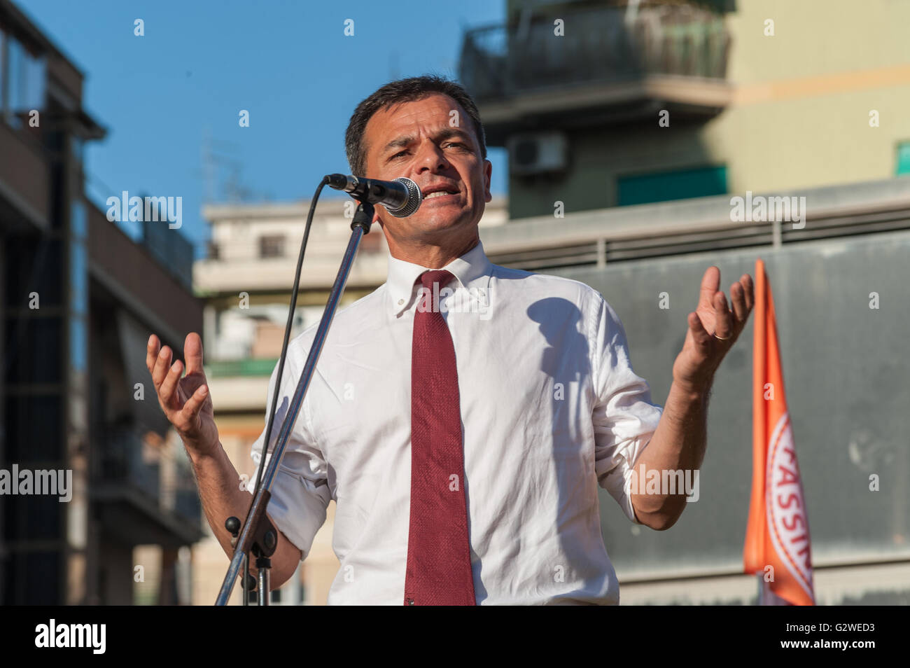 Rome, Italy. 03rd June, 2016. Stefano Fassina candidate for mayor of Rome for the Left lists and for Civic Fassina Mayor, closes the campaign in the popular neighborhood of Centocelle. © Leo Claudio De Petris/Pacific Press/Alamy Live News Stock Photo